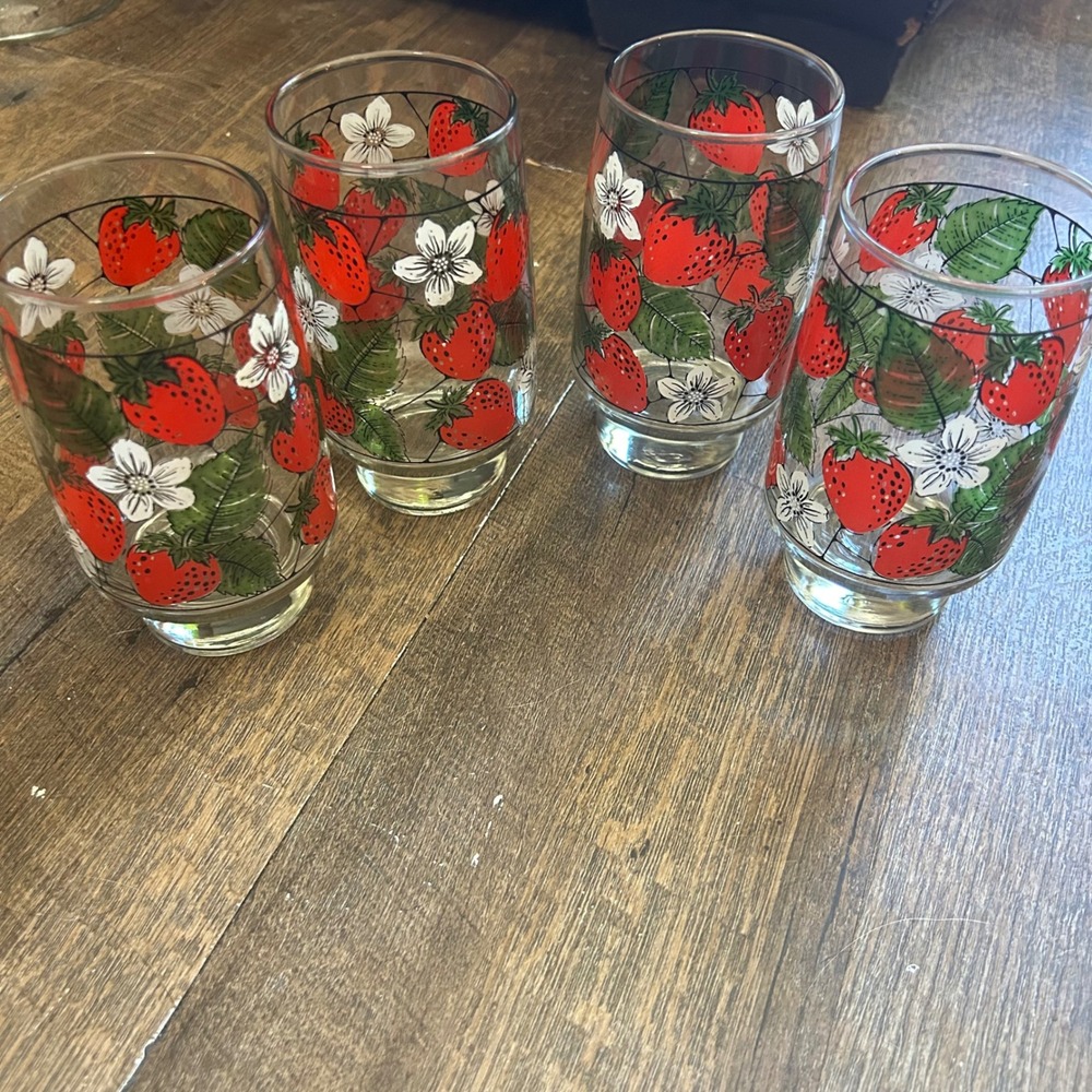 Libbey Vintage Strawberry Patch Juice Glasses Set of 4 Red Fruit Retro MCM 5"